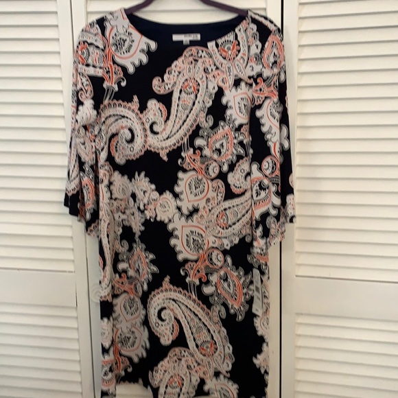 Beautiful short dress - Picture 1 of 6